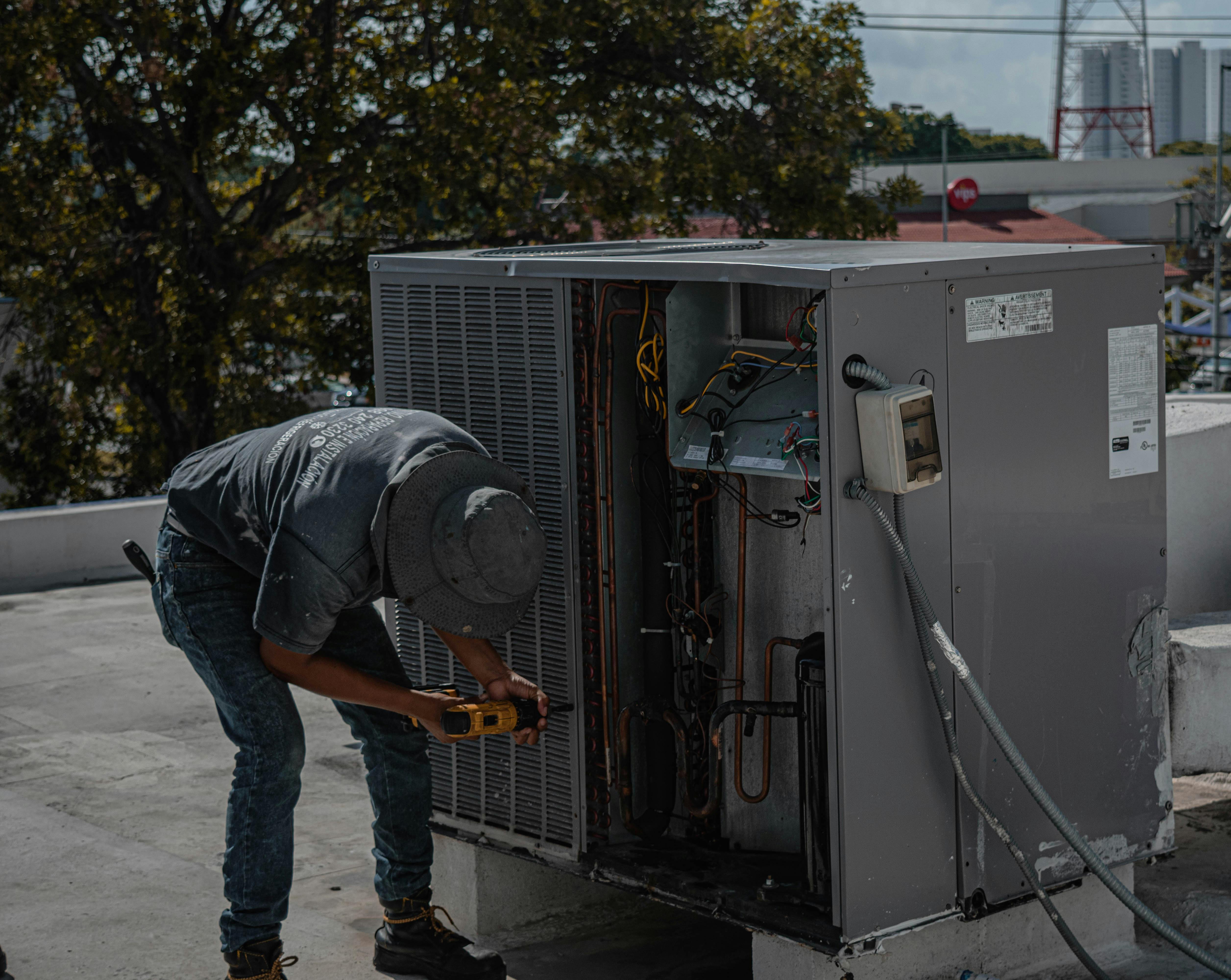Rooftop air conditioning unit maintenance and repair